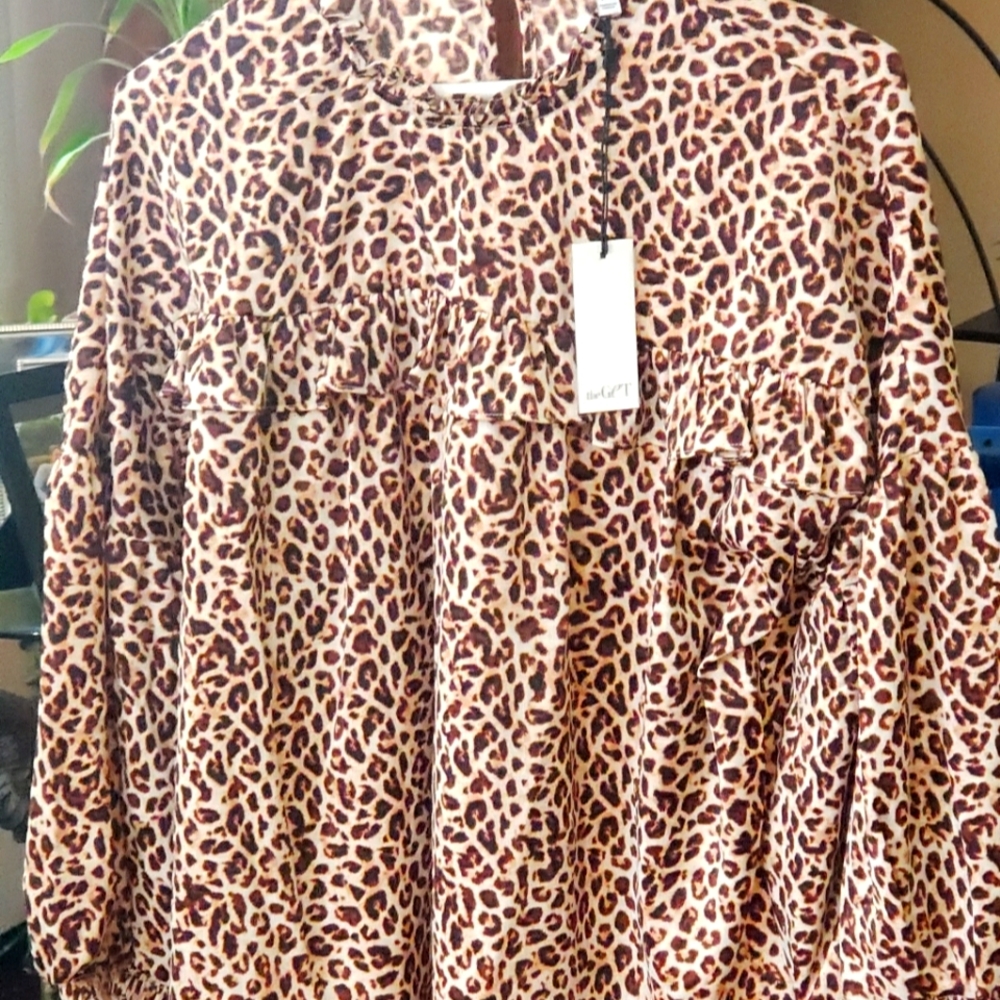 Woman's Blouse size Medium .New with Tags